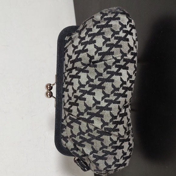 New York & Co Signature Jaquard Wristlet - Picture 2 of 5